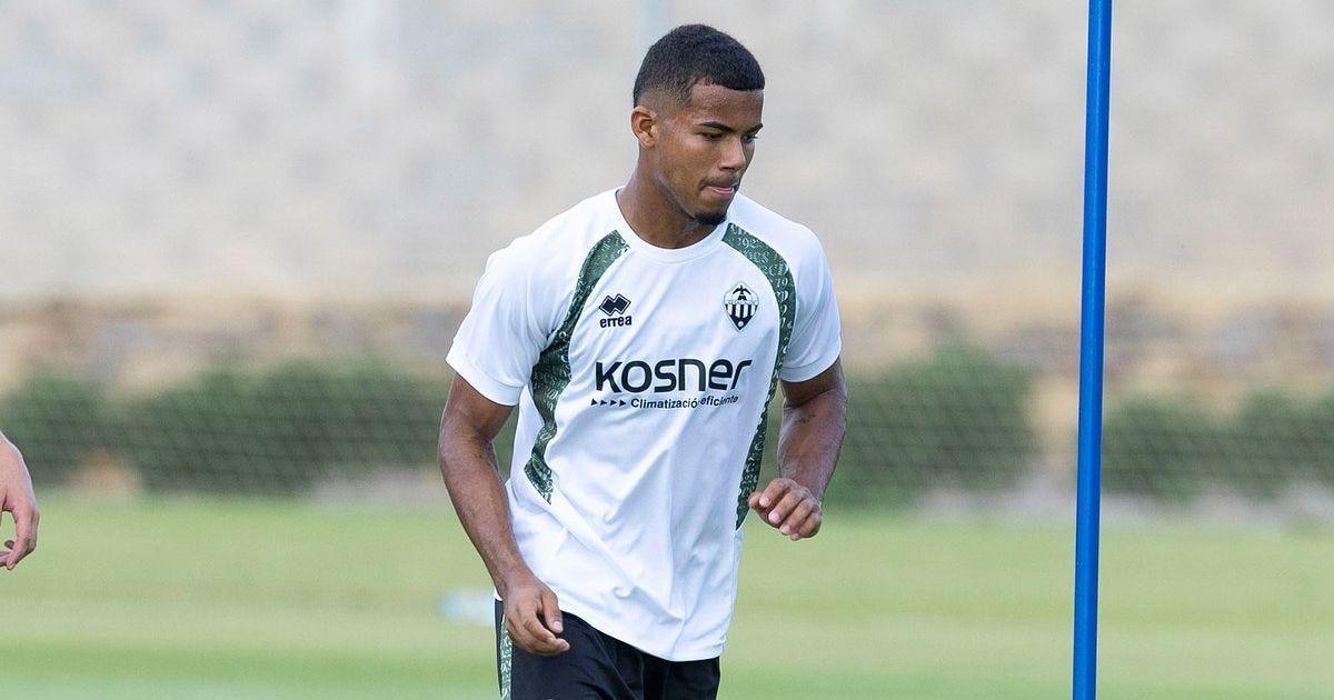 Photo: infobae.com Brighton Youngster Matías Orozco Shines on Castellón Debut with 100% Pass Accuracy in Spain's Second Division