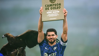 El delantero del América recibió