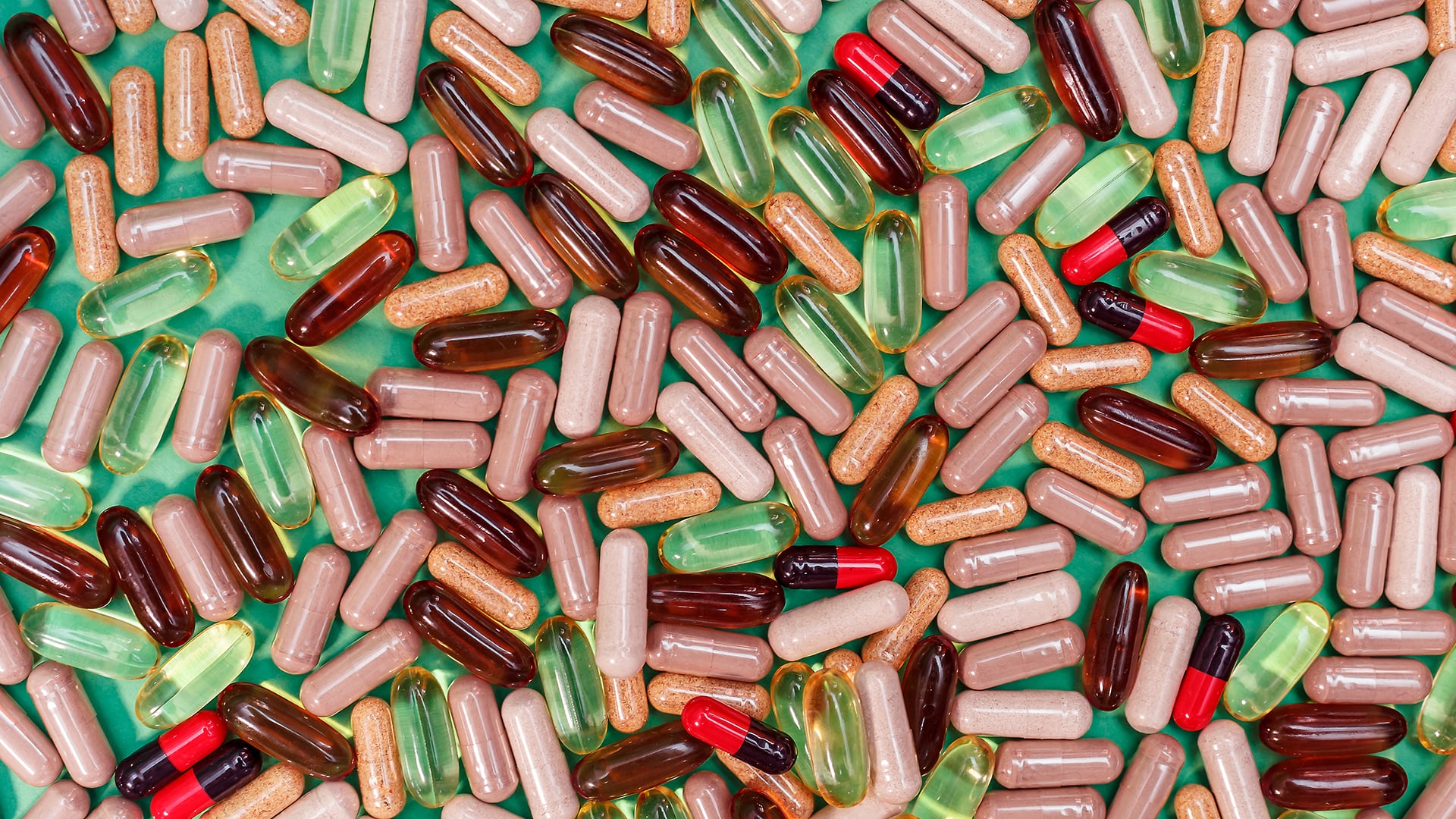 La falta de controles y exigencias clínicas permite que los suplementos alimenticios se comercialicen fácilmente, generando riesgos sanitarios y sociales no dimensionados (Freepik)