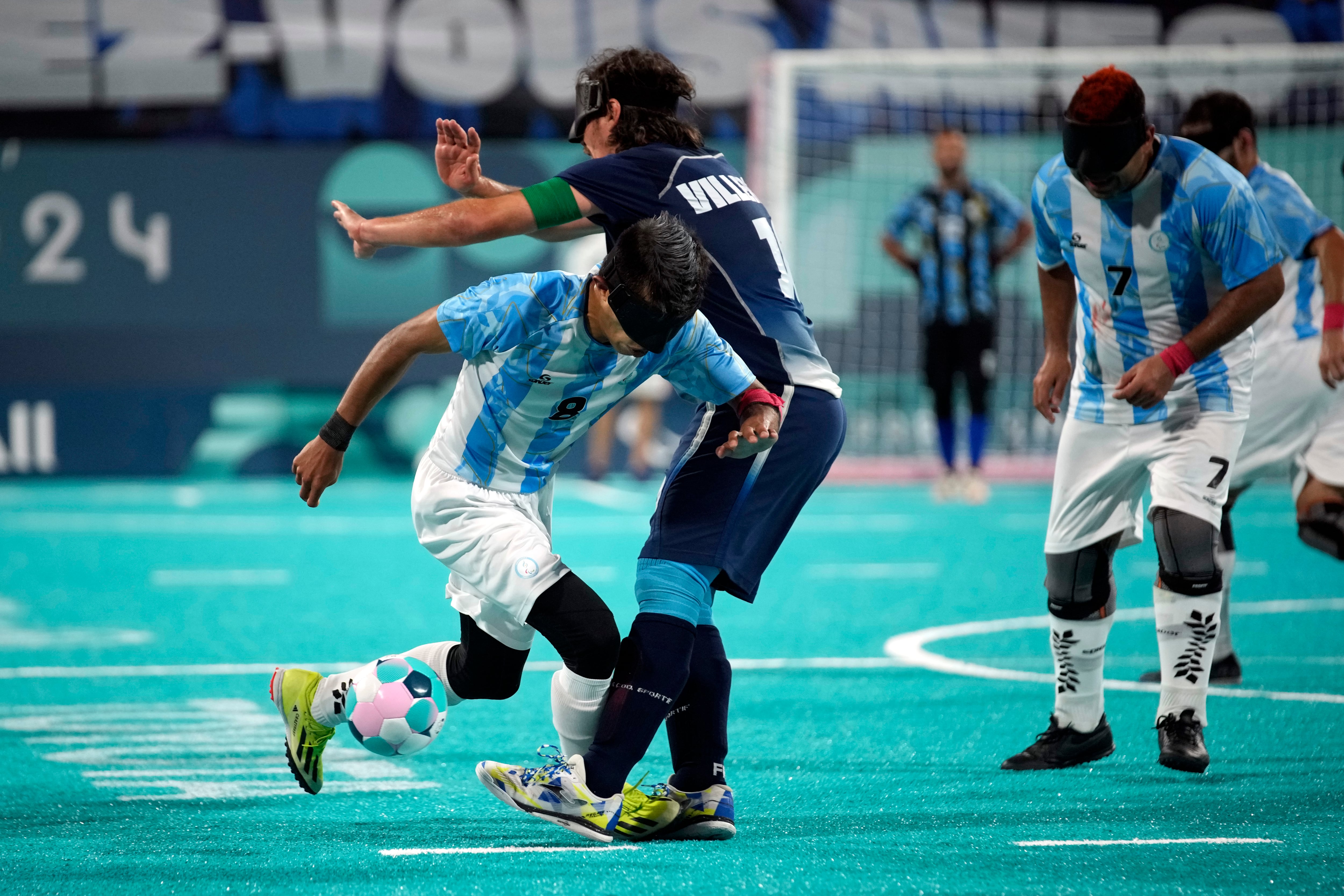 Especialistas destacan que la clave está en planes moldeados para cada deportista, considerando su discapacidad, el tipo de disciplina y los retos personales, lo que favorece avances en autonomía y resultados en campeonatos de alto nivel internacional. (AP Foto/Christophe Ena)