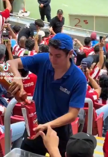 Vendedor se hace viral por