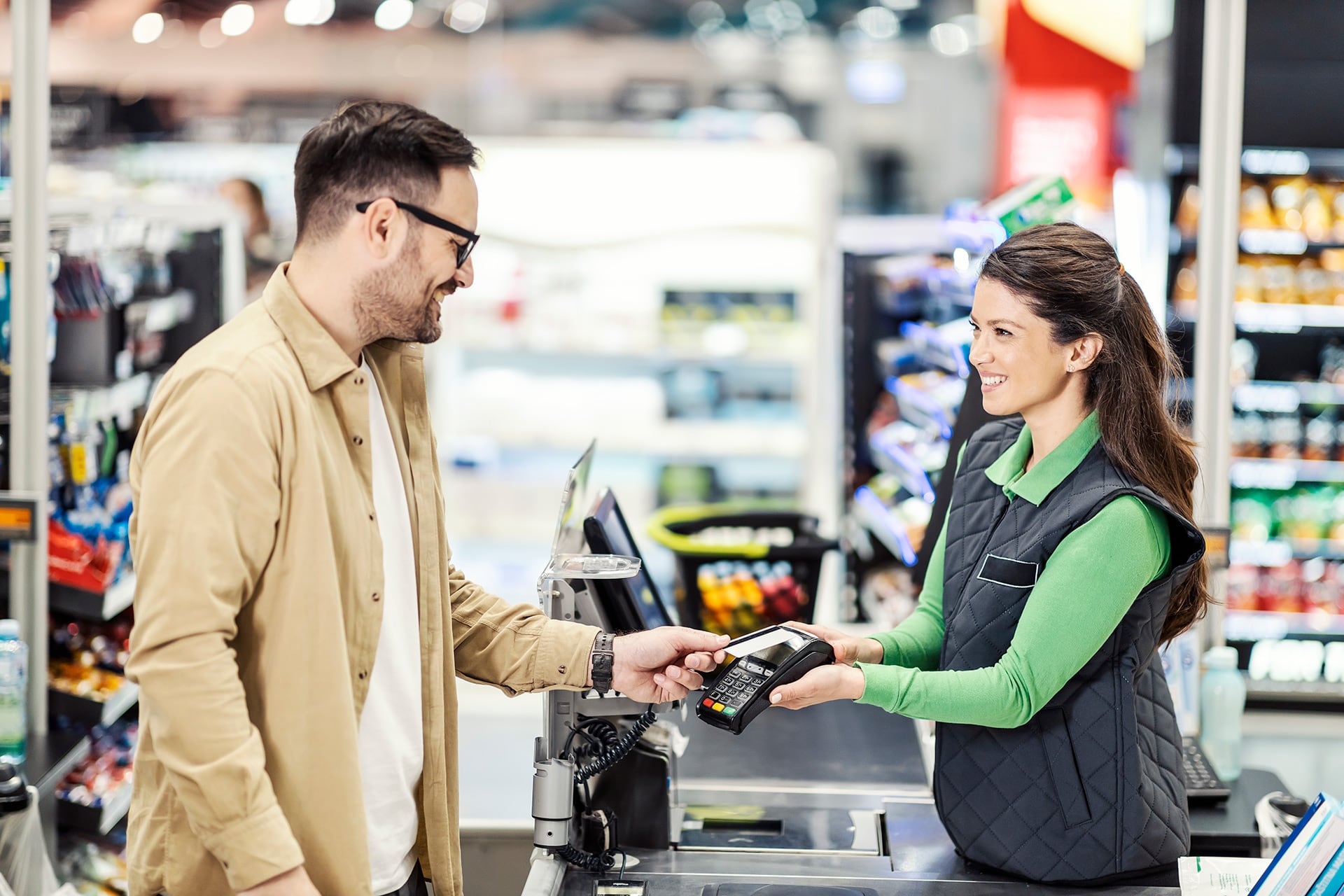 El valor del SMVM aumentará progresivamente hasta agosto 2026, definiendo el piso salarial para los trabajadores registrados en Argentina (Freepik)