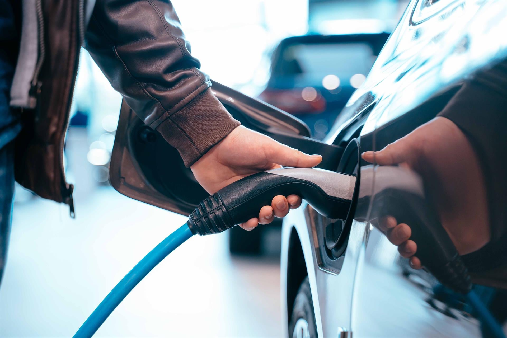 Los datos reales mostraron que la conducción eléctrica cayó del 26% en 2021 al 17% en 2023, pese al aumento de la autonomía de batería