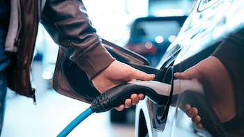España y otros seis países de la UE rechazan suavizar las normas de emisiones para coches