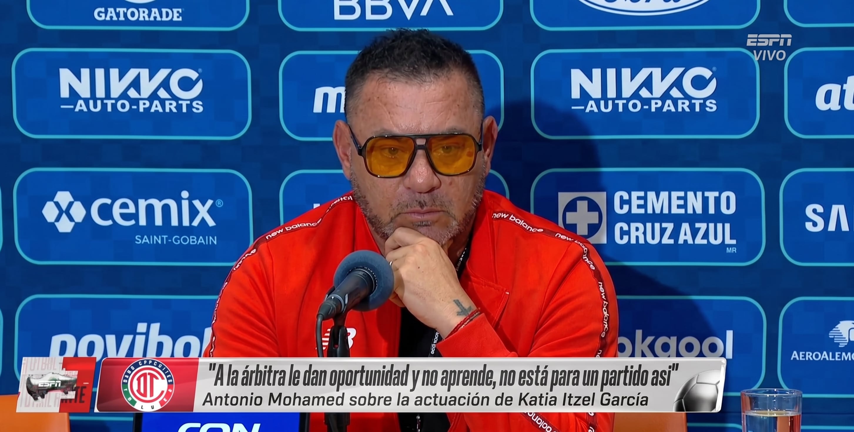 El director técnico Antonio Mohamed opina sobre el desempeño de la árbitra Katia Itzel García durante una conferencia de prensa. (YouTube: ESPN)