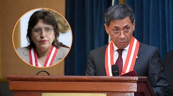 Primer plano de un hombre con traje y banda rojiblanca en un podio, a su izquierda un círculo con el rostro de Delia Espinoza usando lentes y banda.