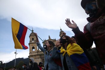 Estudiantes y trabajadores participan en