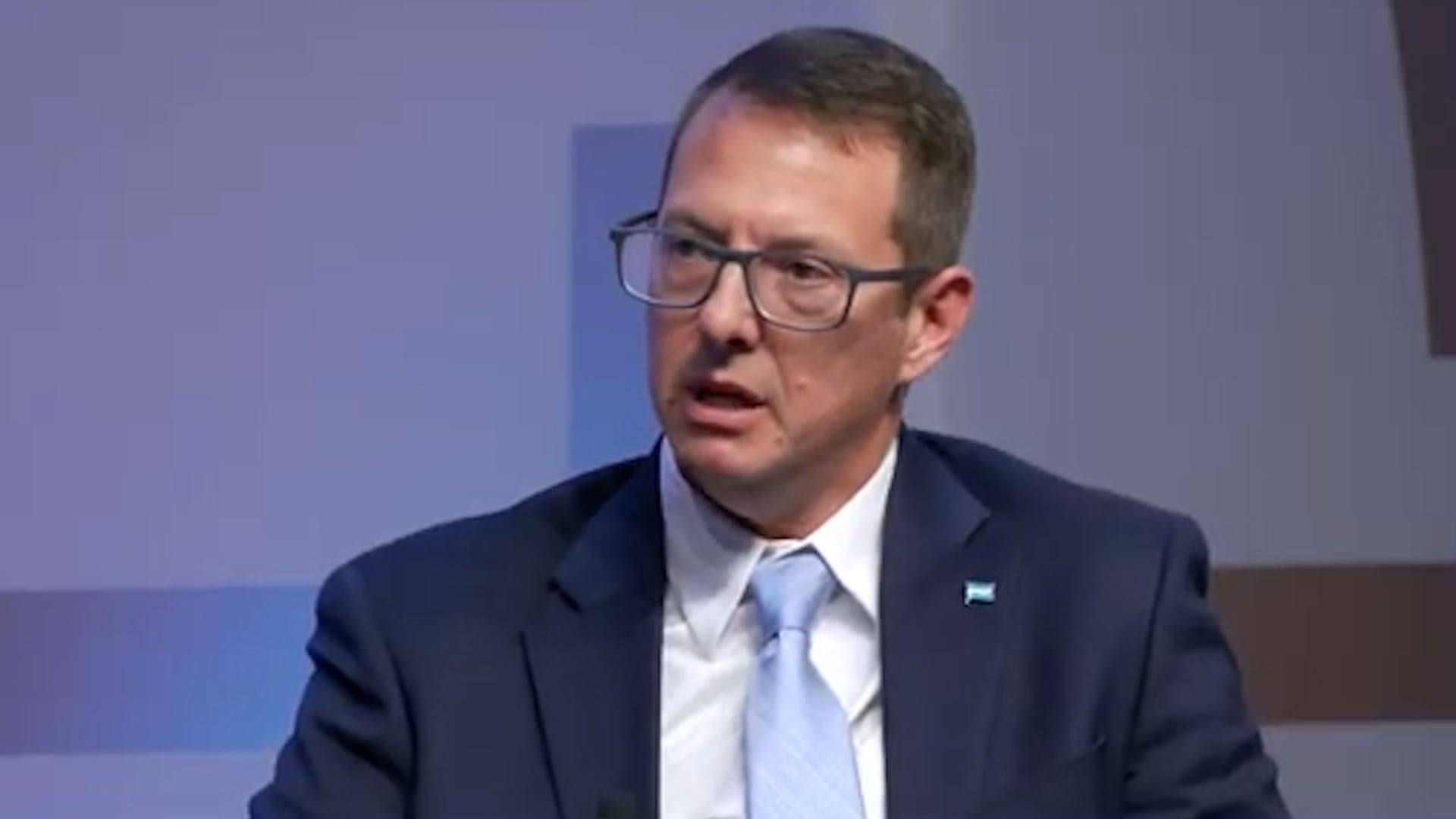 La misma lleva la firma del secretario de Hacienda Carlos Guberman