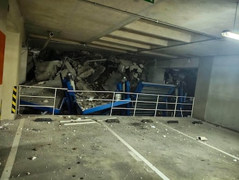 Deslave en un centro comercial en la zona de Santa Fe dejó daños materiales. (Redes sociales)