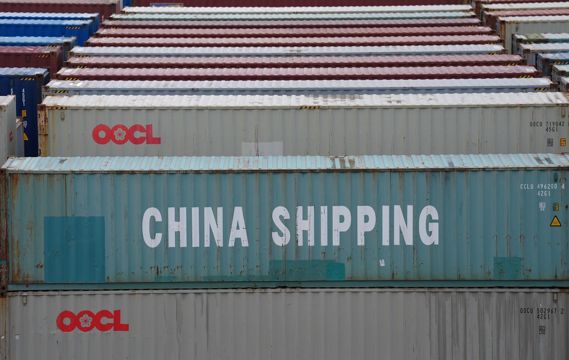 Economistas advierten que la guerra en Irán y la incertidumbre sobre el suministro energético afectarán la demanda mundial de exportaciones chinas en 2026.