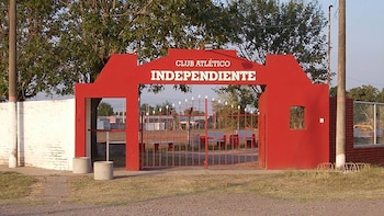 El portón de ingreso del