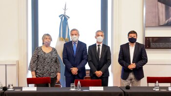 Diana Guillén, Felipe Solá, Mario