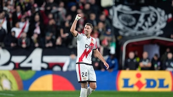 El central Florian Lejeune amplía su contrato con el Rayo Vallecano hasta 2028