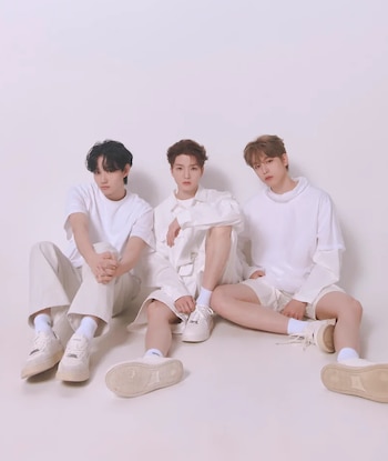 W24. (Koreaspotlight)