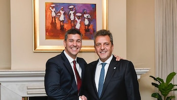 Massa hizo escala en Paraguay,