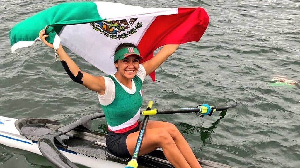 Kenia Lechuga mantuvo el primer puesto durante toda la regata en Sevilla, obteniendo su tercera medalla dorada en Copas del Mundo y reafirmando su posición internacional. (Foto: Instagram/@kenialechuga_)
