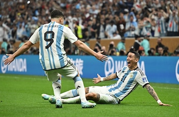 Julián Álvarez corre hacía Ángel