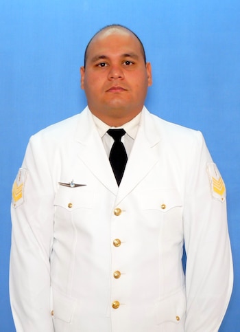 Fue ascendido a Suboficial Segundo
