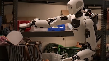 Gemini Robotics 2 permite el control inteligente de todo el cuerpo, destreza avanzada y colaboración entre robots