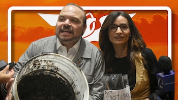 Diputados de MC llevan chapopote al Congreso para exigir respuestas por derrame en el Golfo