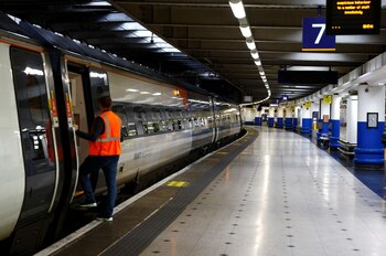 Un trabajador se encuentra en