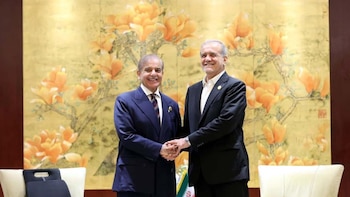 Pezeshkian y Sharif tratarán por teléfono la posible asistencia de Irán a las conversaciones con EEUU en Pakistán