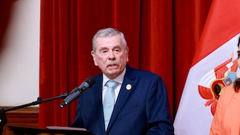 Impulsan censura contra Fernando Rospigliosi,