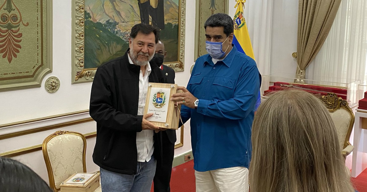 Fernández Noroña se reunió con el dictador Nicolás Maduro en Venezuela