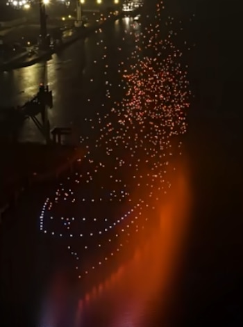 El Titanic fue recreado a tamaño real con cerca de mil drones.