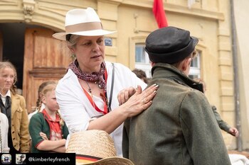 Para "Jojo Rabbit" Mayes buscó