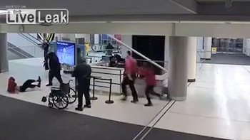 Los antecedentes legales de Faizon Love incluyen un arresto en Ohio en 2017 por agredir a un empleado de valet y una demanda por agresión en un hotel Sheraton de San Diego en 2024 (Captura de video)
