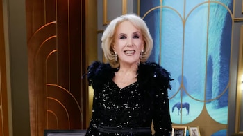 El elegante look de Mirtha Legrand que acaparó todas las miradas: vestido lavanda con paillettes en dorado y plata