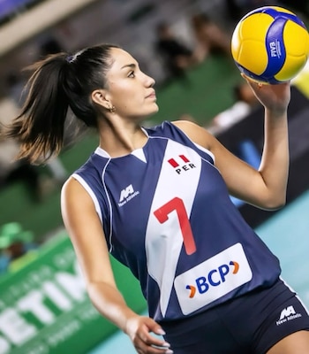 Alondra Alarcón fue convocada a la selección peruana por Antonio Rizola.