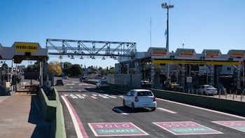Un hombre murió y otro resultó gravemente herido tras ser arrollados en un peaje de la Autopista Perito Moreno