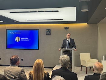 Manuel Adorni durante el Argentina