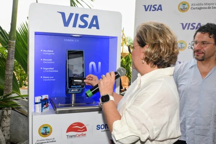 El sistema TransCaribe permite pagar pasajes con credenciales digitales Visa desde celulares, relojes inteligentes y otros dispositivos con tecnología NFC - crédito Alcaldía de Cartagena