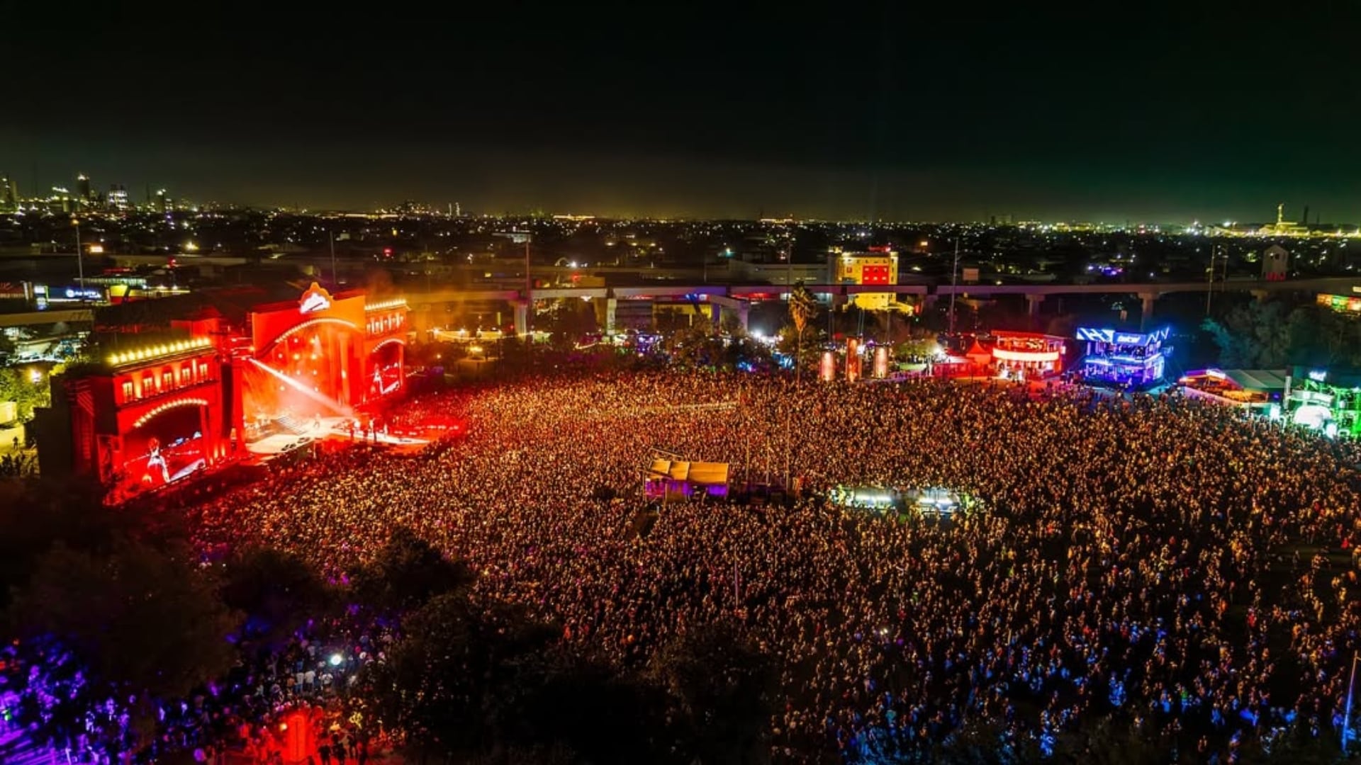El público capitalino permaneció en el Autódromo Hermanos Rodríguez durante la jornada de cierre del Festival Arre 2026. (Festival Arre: Instagram)