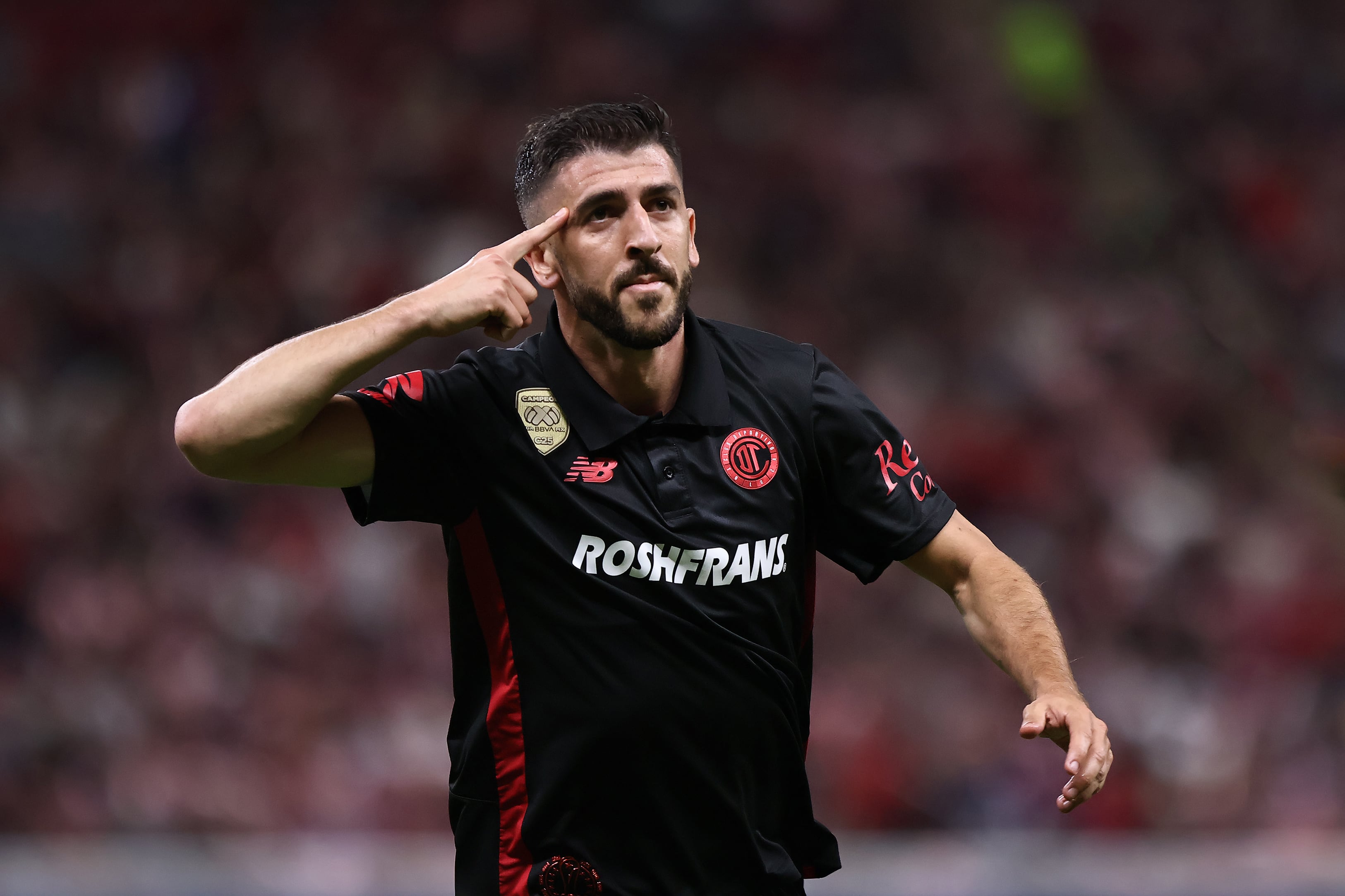 O objetivo de Paulino abre o número em Las Chivas. Foto de X @toluchafc