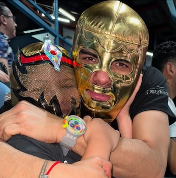 El actor Alejandro Aguilar y su hijo Dante compartieron de la lucha libre mexicana - crédito @karylamas / IG