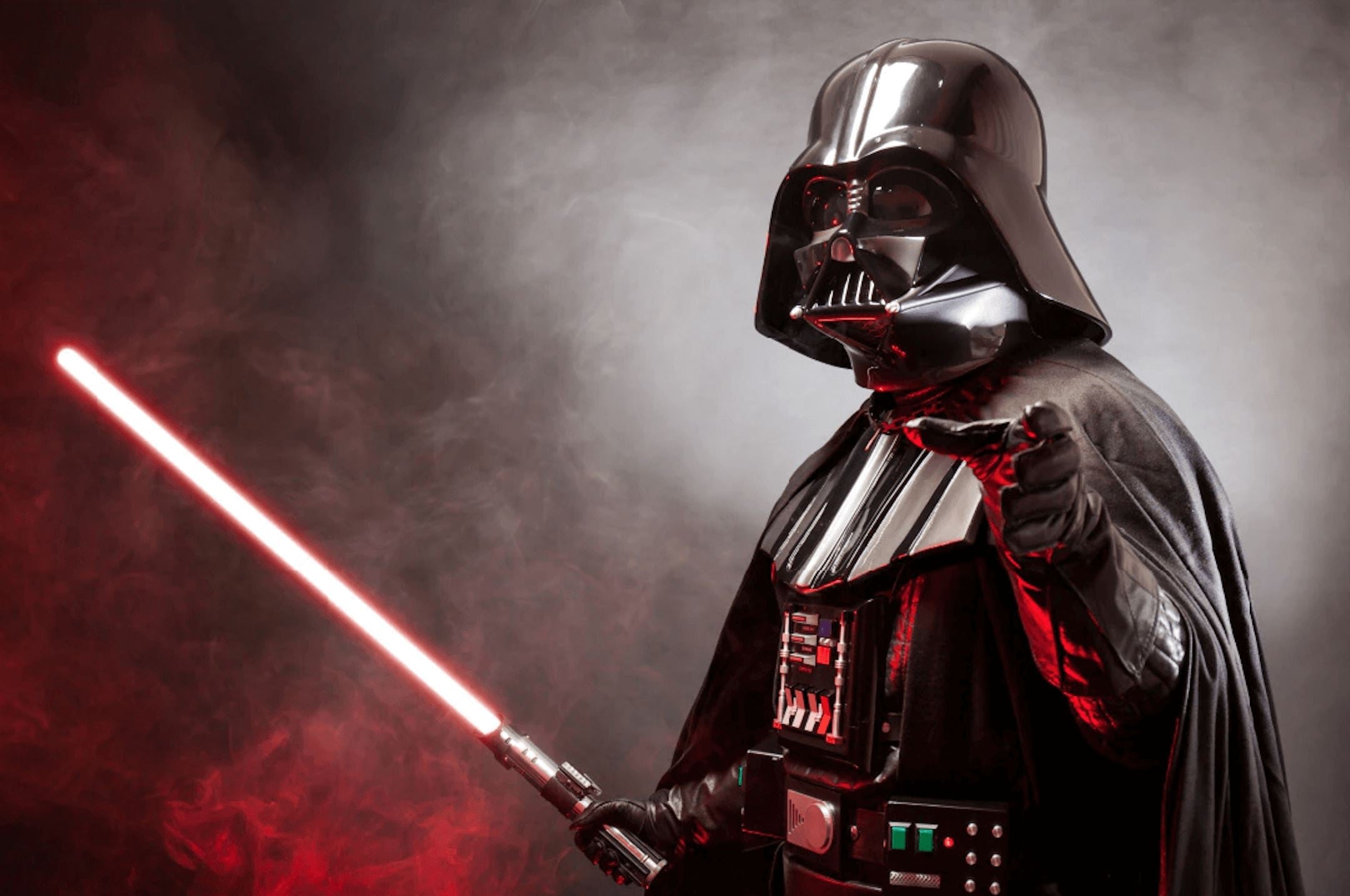 La subasta del sable de luz de Luke Skywalker duplicó las estimaciones iniciales y reflejó la demanda del coleccionismo de memorabilia cinematográfica - Foto: Star Wars