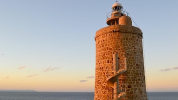 El faro de Andalucía que ha visto pasar a piratas, espías y submarinos: una joya histórica frente al Atlántico