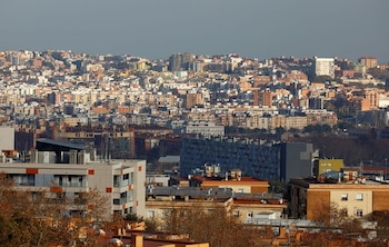 FOTO DE ARCHIVO: Vista general de edificios en Barcelona y Santa Coloma de Gramanet, España 20 de enero de 2025. REUTERS/ Albert Gea/Foto de archivo