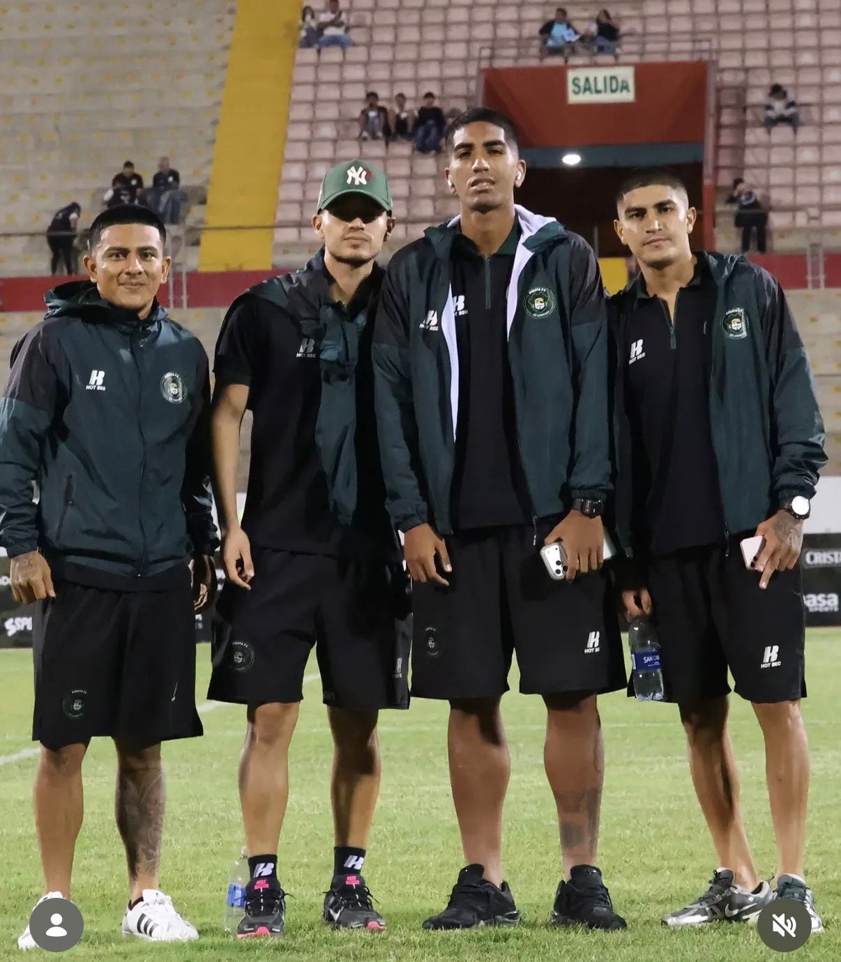 O Pirata FC já está no estádio Mansiche para enfrentar o Universitário.