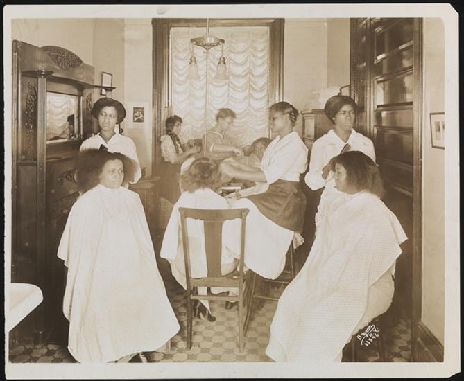 El salón de Sarah en 1915/16 (boweryboyshistory.com)