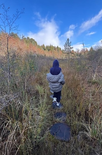Guillermina Valdes se tomó tiempo para disfrutar junto todos sus hijos. Con el menor, Lolo Tinelli, realizó caminatas de exploración (Instagram)