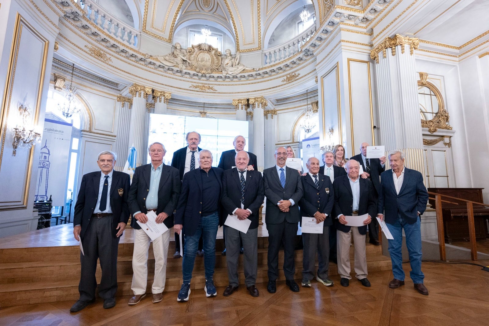 Los Pumas de 1965, junto al legislador Pablo Donati