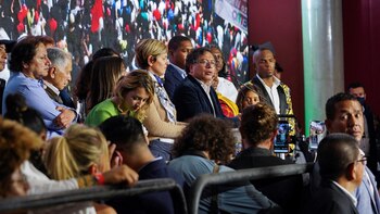 Reacciones del país político a