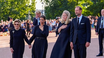 De la emoción de la Familia Real, al protagonismo de Marius Borg en el desgarrador traslado del féretro del Rey Harald