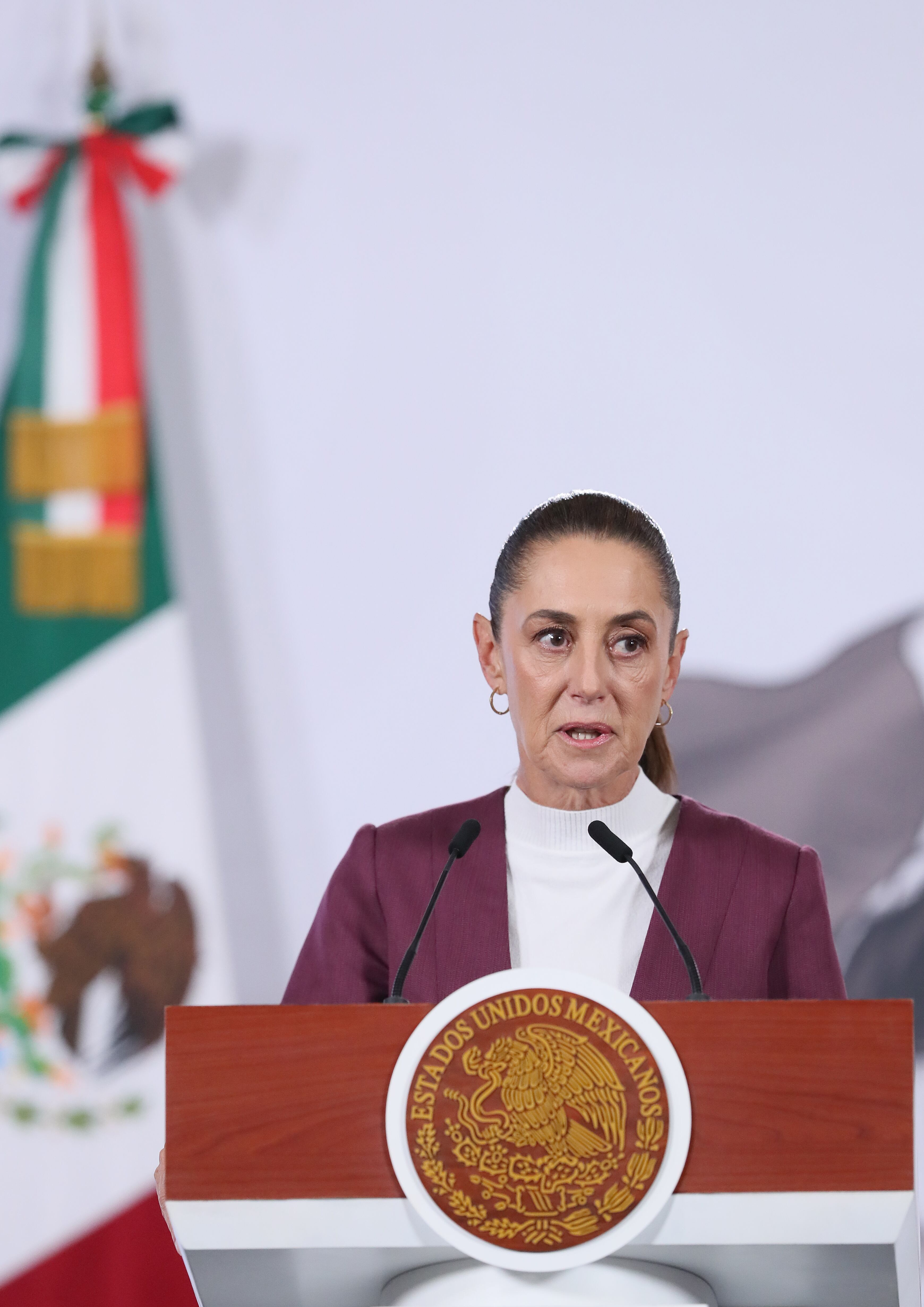 Claudia Sheinbaum reafirma que no es correcto que familiares directos se sucedan en el cargo. EFE/Mario Guzmán