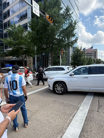 Banderazo de argentinos en Dallas antes del partido ante Austria
